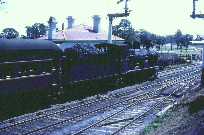 Glen Innes Train departing Guyra